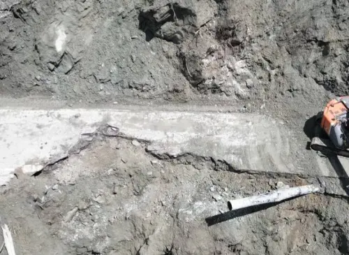 中橫台8線坍方落石「路基缺20公尺」　限重3.5噸以下車輛通行
