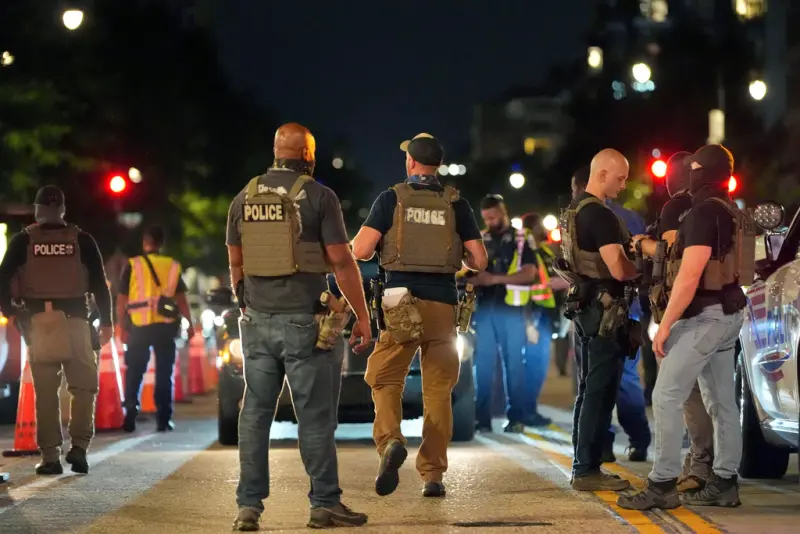 ▲美國總統川普派出聯邦官員及國民警衛隊進駐華府，協助當地警方執法。（圖／美聯社／達志影像）