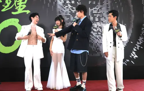 ▲夏和熙（左1）為金鐘60積極增肌減脂，受訪時也特別秀出好身材，左起為黃迪揚、黃鐙輝、木木。（圖／記者嚴俊強攝影）