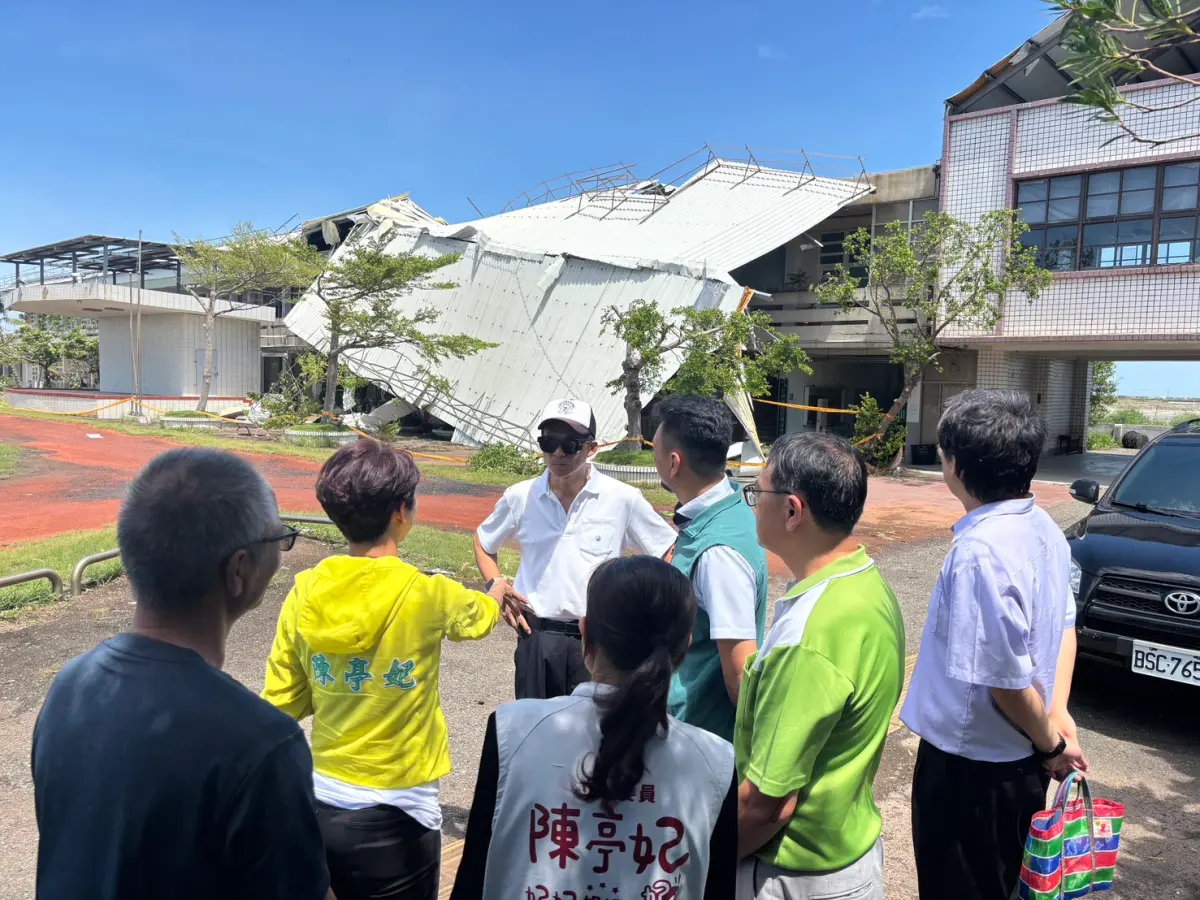 ▲楊柳吹掀頂山廢棄校舍　陳亭妃要求拆除並全面評估建物安全（圖／陳亭妃提供）