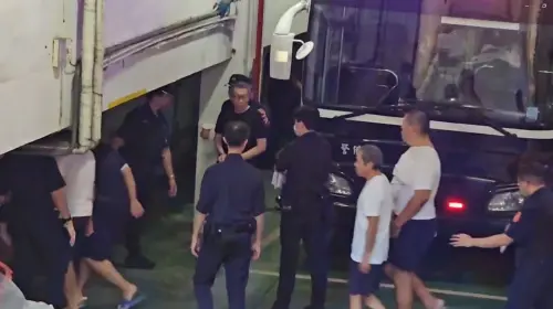 比欽差要犯還慘！柯文哲困三坪惡臭暗室終日無光　陳佩琪不捨淚崩
