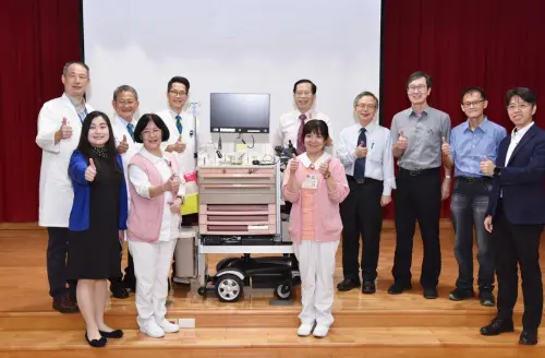 ▲台師大與馬偕醫院攜手研發AI護理車，可自主導航、語音互動。（圖／國立台灣師範大學提供）