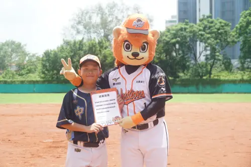 中職／統一獅參與金酒盃少棒夏令營！帶來全方位課程　萊恩也來了
