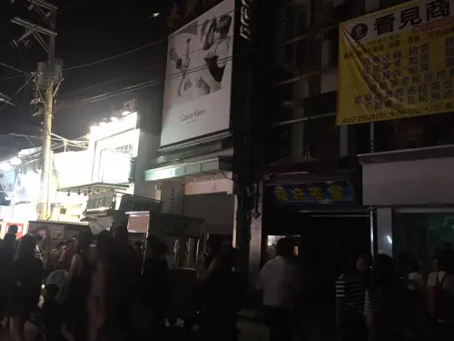 ▲815全台大停電，逢甲夜市最慘停了2次，許多店家當天早早選擇打烊。（圖／翻攝自逢甲瘋夜市臉書）
