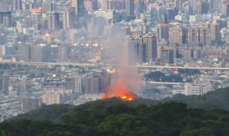 ▲14日新北市樹林區大同山觀景台周邊發生火警，疑似有一人喪命。(圖／翻攝畫面)