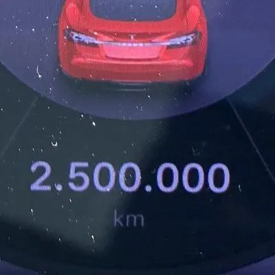 ▲吉米恩在今年8月10日那天，將愛車里程數推進到250萬公里。（圖／X@gem8mingen）