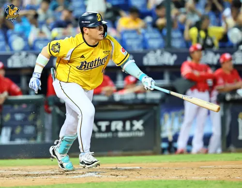 中職／曾頌恩關鍵安打助兄弟力保龍頭！賽後情緒潰堤：不可以放棄
