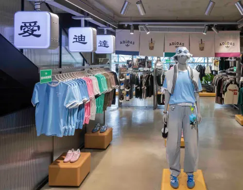 ▲店裝融合西門町街區意象。（圖／愛迪達提供）