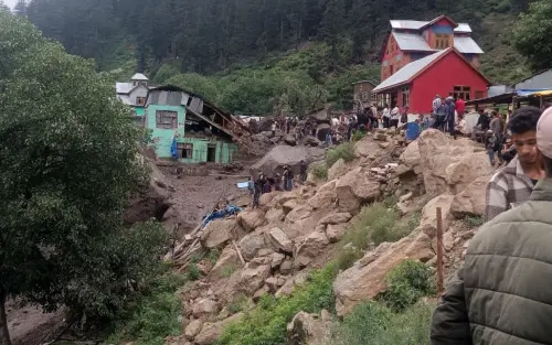 影／印度「朝聖之路」近300人死亡失蹤！朝聖者吃午餐被洪水捲走
