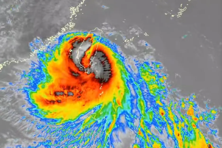 ▲楊柳颱風本來一直被預測不看好，沒想到最後強度不僅達到中度颱風，甚至對決台灣後還能二度登陸中國，真的非常奇特。（圖/中央氣象署cwa.gov.tw）