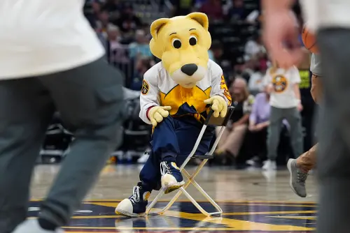 NBA／金塊遭控非法解僱！吉祥物操偶師提告　坦言球隊讓他失望
