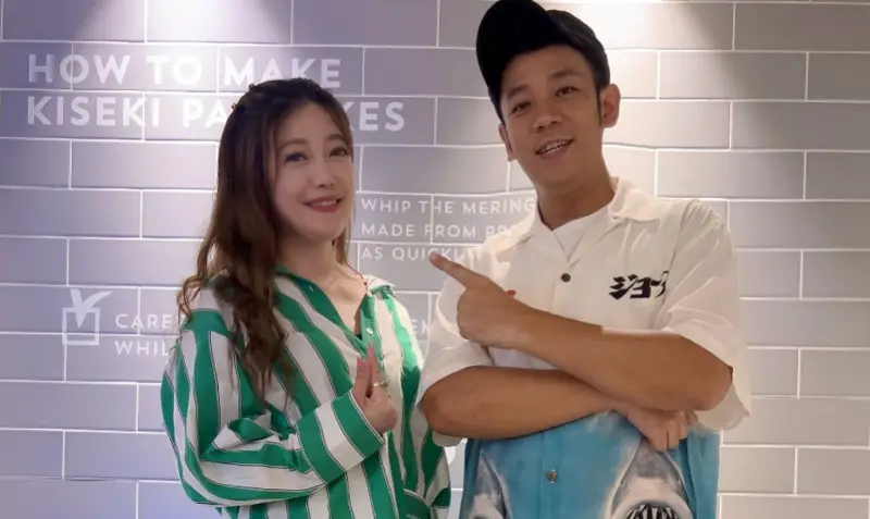 ▲香蕉哥哥（右）昨（14）日驚喜曝蘋果姐姐（左）近況，兩位YOYO家族元老成員的合照，直接掀起濃濃回憶殺，還有粉絲淚喊：你們是我的童年。（圖／香蕉哥哥FB）