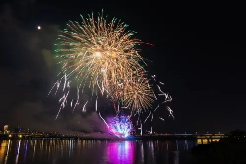 ▲2025大稻埕煙火開幕場 畫面回顧。（圖／記者陳人豪攝）