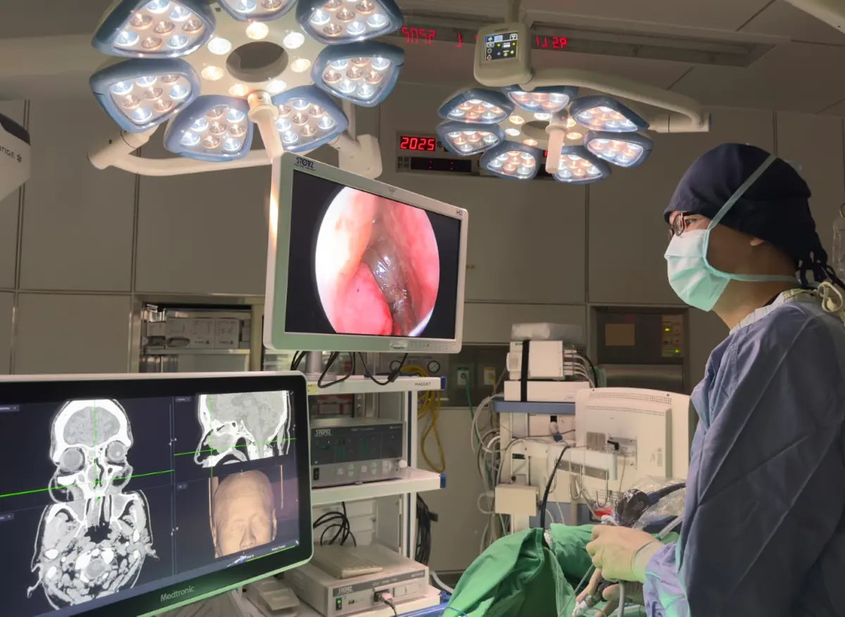 ▲3D立體定位導航手術搭配生物製劑，可有效改善難治的鼻竇炎合併鼻息肉。（圖／朱峻緯醫師提供）