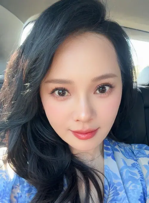 ▲小哈利發新歌登熱搜！曝18歲離家真心話　伊能靜（如圖）狂吐彩虹屁讚兒子。（圖／微博@伊能靜）