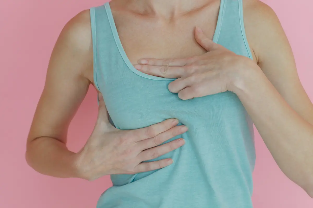 24歲女「乳房痛」就醫！檢查有腫瘤 醫：恐與2原因有關