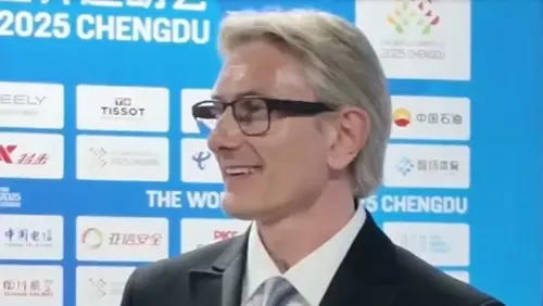 ▲謝爾蓋斯辛金斯事後出面受訪，表示對於爆紅一事感到意外。（圖／翻攝微博）