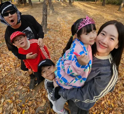 ▲今日壽星／哈哈（如圖）46歲了！因一場夢跟星閃婚　女兒曾患罕見疾病讓他崩潰。（圖／星IG@sweetstar0001）