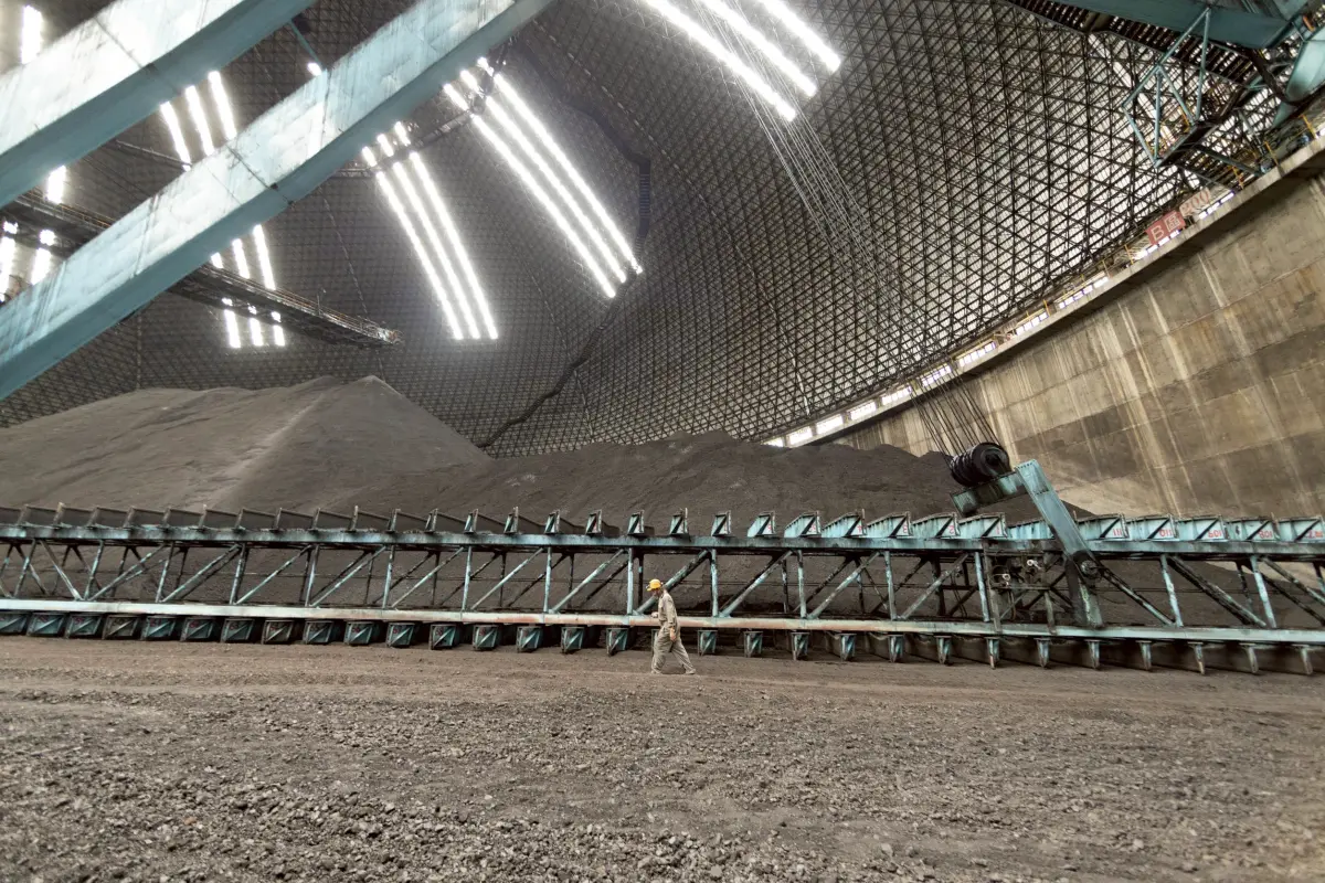 ▲興達電廠針對煤倉煤堆採取四步驟積極管控，確保電廠環境安全。（圖╱台電提供)