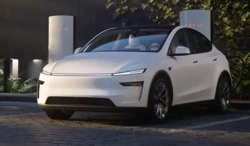 ▲Tesla 煥新版 Model Y在5月引進台灣，分成兩種版本，最低價189.99萬起，外觀及內裝升級有感，搭配動力及續航力提升，2個月賣出破2600台佳績。（圖/Tesla官網）