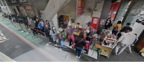 ▲不老麻糬名聲響亮，連日韓觀光客來台都會造訪，網友形容人氣之高「一開門就排隊」。（圖／翻攝Google Maps）