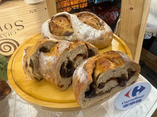 ▲「肉桂黑糖麻糬麵包」嚴選高品質麵粉與紐西蘭進口奶油製作，外皮微酥、內裡Q軟有嚼勁。（圖／記者鍾怡婷攝）