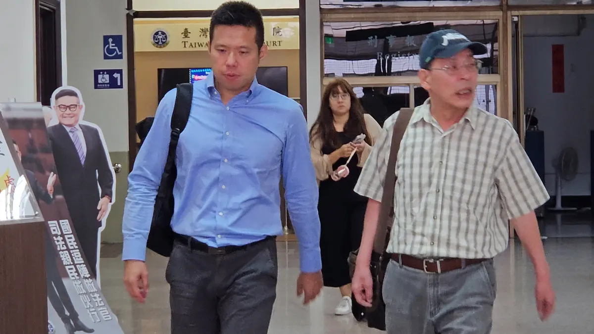 ▲前總統府侍衛室少校吳宗憲為國安私菸案到高等法院出庭。（圖／記者劉松霖攝）