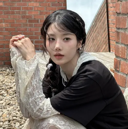 ▲權恩妃（如圖）在17歲時為女團Girl’s Day伴舞，看著台上跟自己年紀相近的惠利確信了明星夢。（圖／權恩妃IG@silver_rain.__）