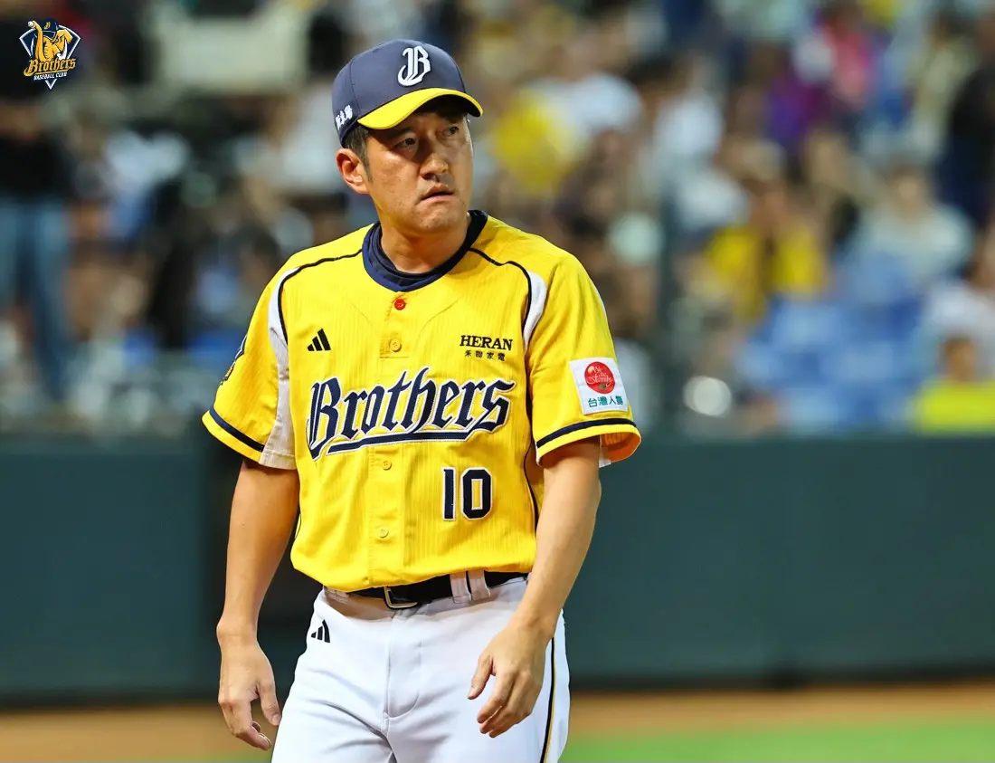 中職／兄弟內野高飛球意外失誤！平野惠一很無奈：身為教練很羞愧