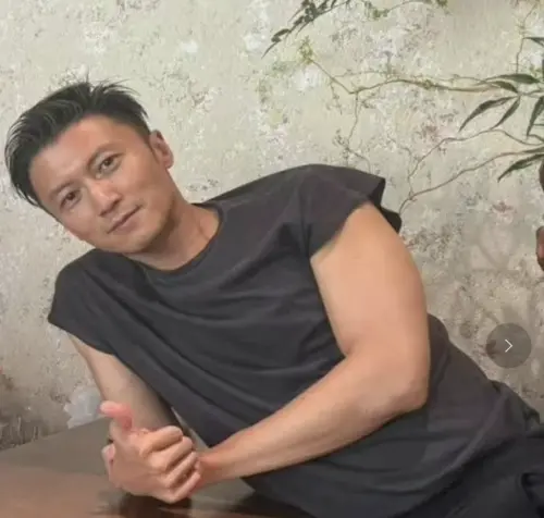 ▲謝霆鋒的手臂肌肉結實，網友大讚他的鍛鍊成果。（圖／摘自小紅書）