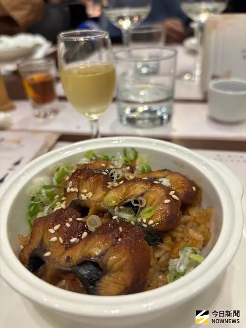 ▲蒲燒白鰻飯搭配荔枝蜂蜜酒，果香隐約帶出一縷炭燒餘韻，層次豐富。（圖／記者金武鳳攝，2025.8.15)