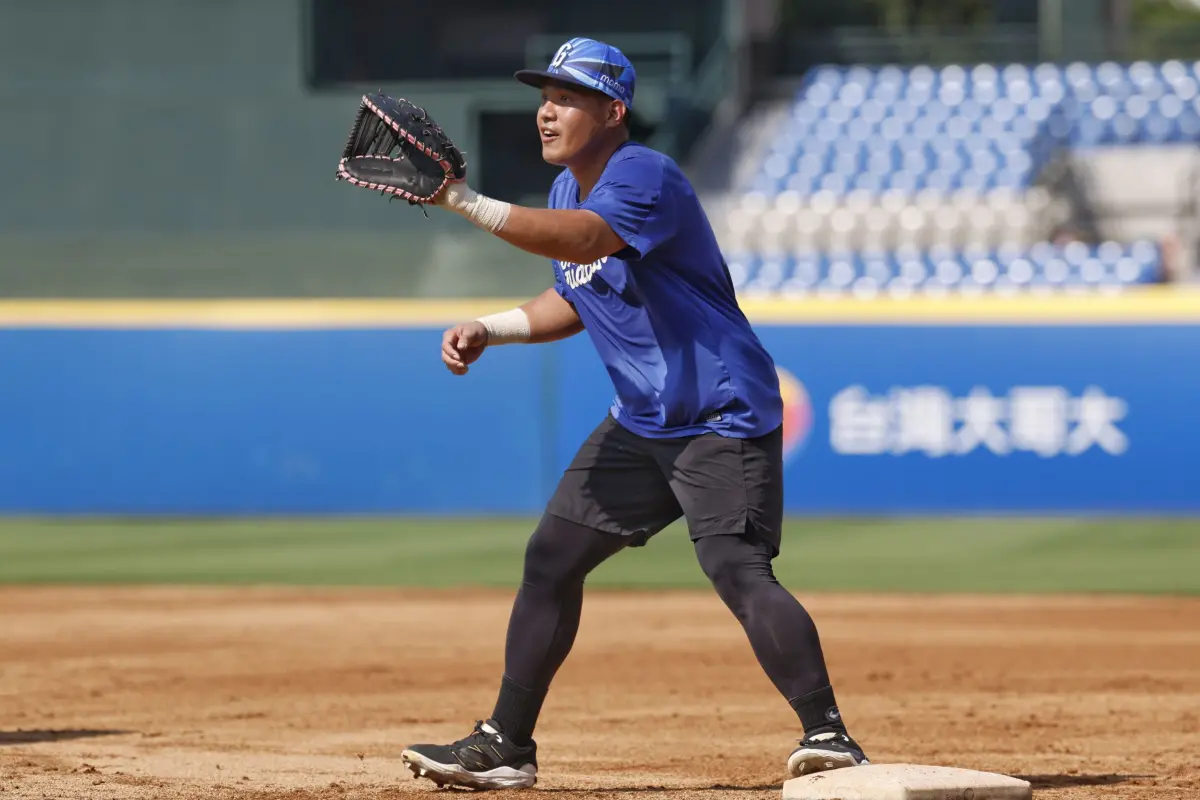 ▲富邦悍將張進德近期加練一壘，總教練陳金鋒指出，張進德目前跟著練習，還不會以一壘手身份登場。（圖／富邦悍將提供）