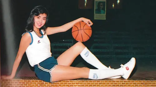 王祖賢打籃球舊照曝光！被封「真人版赤木晴子」　曾待台電女籃隊
