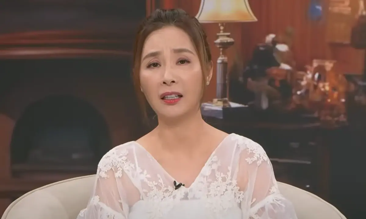 ▲許聖梅（如圖）爆料許多韓星來台辦活動都超難搞，曾有韓國女星還直接拒絕品牌方提供的衣服；許聖梅更勸粉絲別再送偶像花了，活動結束後全都會被丟掉。（圖／翻攝自娛樂頭版頭YouTube）