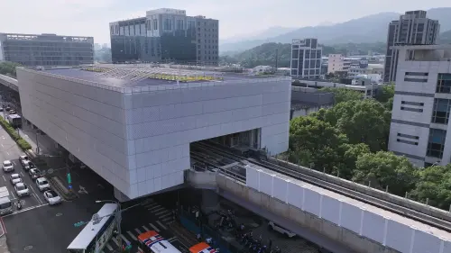 ▲三鶯線頂埔站半通透擴張網外觀。（圖／官方提供）