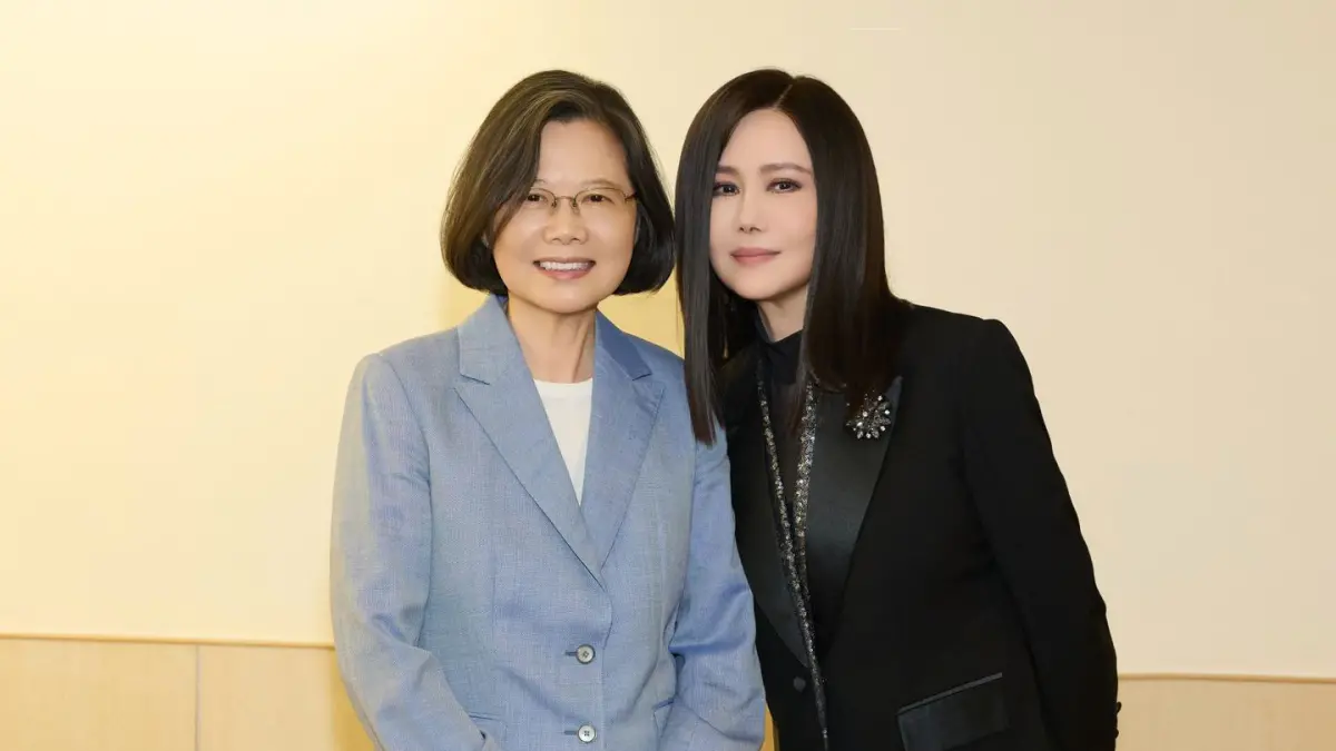 ▲江蕙小巨蛋演唱會迎來前總統蔡英文到場朝聖，她點名最愛〈博杯〉，並守到安可曲結束才離場，展現對二姐的支持與喜愛。（圖／翻攝自臉書蔡英文 Tsai Ing-wen）