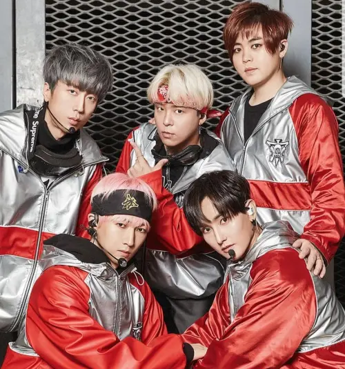 ▲H.O.T.久違完整體合照曝！K-POP傳奇回歸　粉絲淚喊：青春回來了。（圖／Tony An IG@tntonyan）