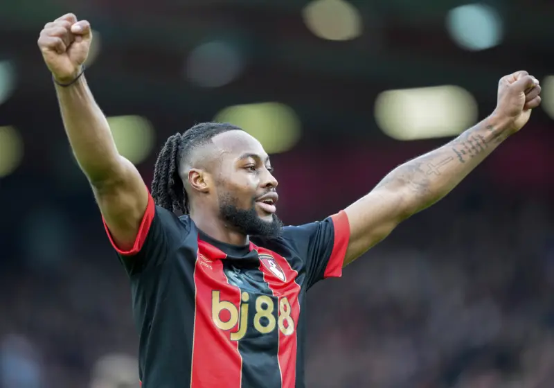 ▲2025-26英格蘭超級聯賽（Premier League）開幕戰利物浦在主場迎戰伯恩茅斯。然而比賽第29分鐘，卻因伯恩茅斯前鋒塞梅諾（Antoine Semenyo）向裁判反映遭觀眾席種族歧視言語辱罵，導致比賽一度中斷。（圖／美聯社／達志影像）