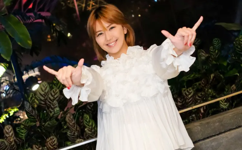 ▲孫燕姿（如圖）即將在今（16）日、17日連續2天首度登上高雄巨蛋開唱，讓等待已久的粉絲都非常期待。回顧過往的超狂紀錄，曾紅遍亞洲的她，專輯累積銷量竟突破3000萬，超強影響力還被封為「女版周杰倫」。（圖／孫燕姿 Sun Yanzi FB）