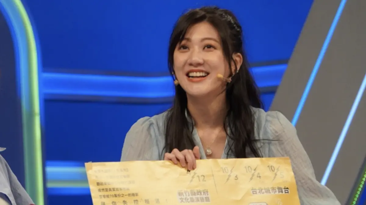 ▲林逸欣（如圖）本月2日砸下200萬辦完婚禮，如今再上益智節目《全家有智慧》爭奪百萬獎金，展現從容、冷靜的聰明才智，怎料另一方的PK者陳孟賢也不是省油的燈，雙方戰況激烈。（圖／公視台語台提供）