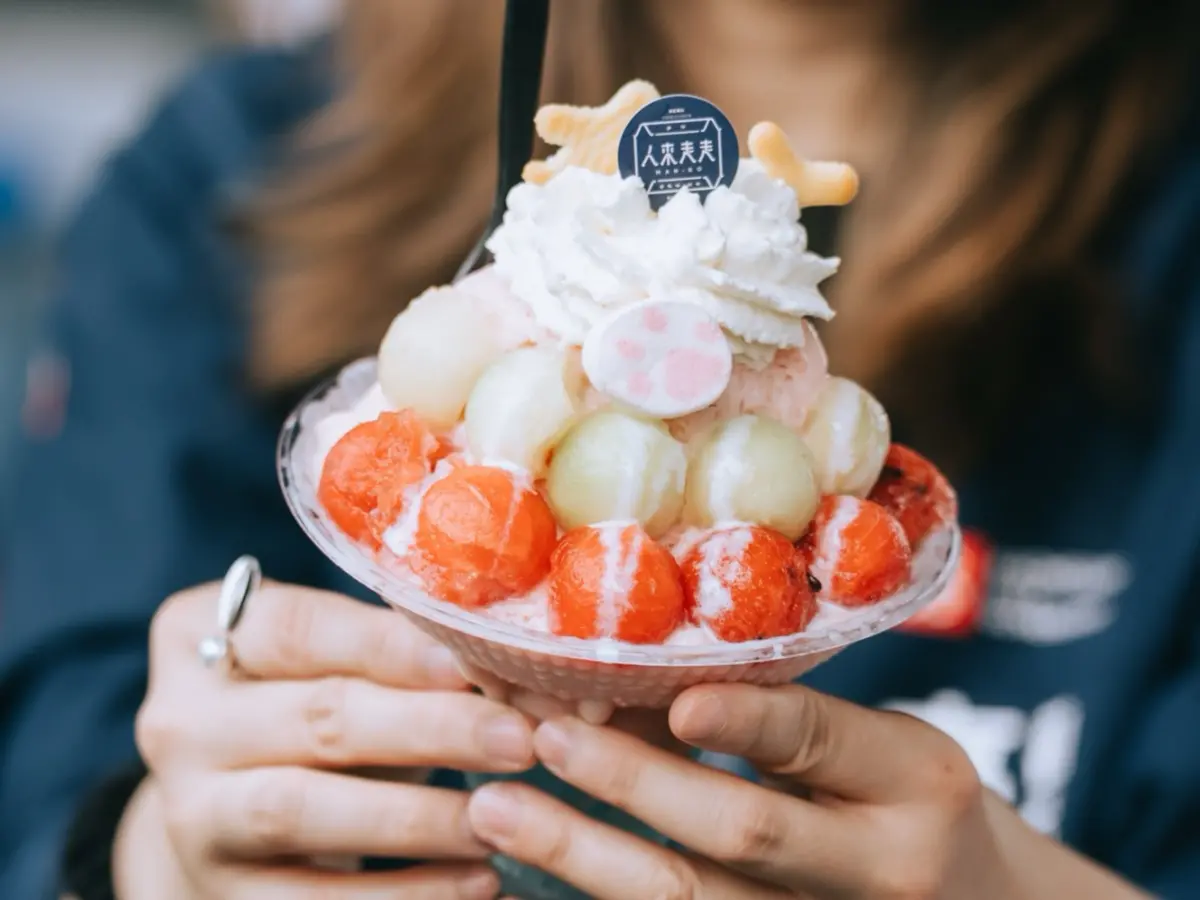 ▲高雄本週末有三大活動，包含大港閱冰與「一艸一市•菜菜市」蔬食市集，兩場共計將有110攤出動，另外還有旗津風箏節登場。（圖／高雄市觀光局提供）