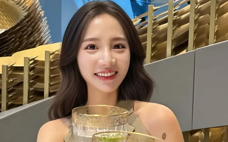 ▲林采媞因亮眼外型與好身材，而有「真人版蛇姬」的稱號，沒想到她昨（15）日竟自爆童年曾因外貌被霸凌，還親曝西瓜皮、蛀牙的黑歷史。（圖／林采媞IG@sunnylin_520）