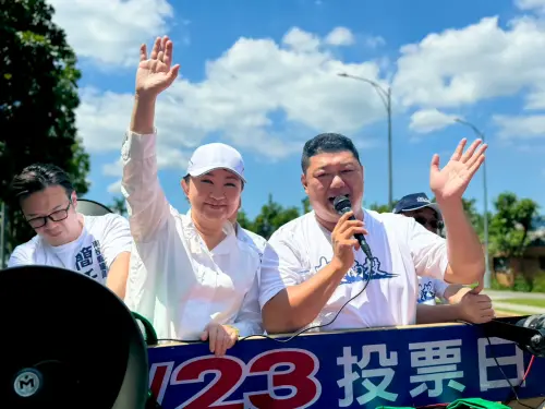 ▲盧秀燕今早到南投，陪藍委游顥車隊掃街。（圖／立委游顥提供，2025.08.16）