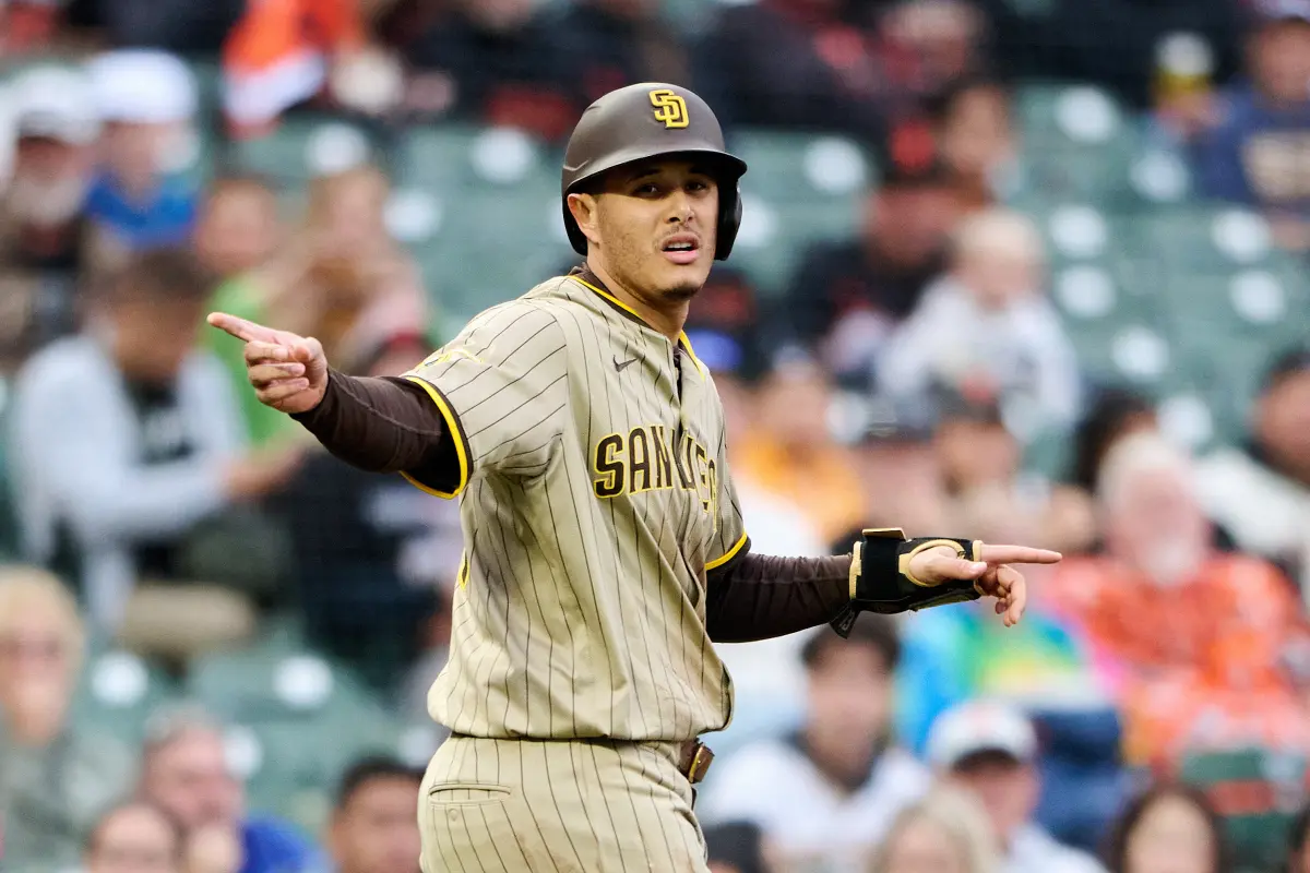 ▲教士球星馬查多作客道奇遭球迷「噓聲灌爆」，但他因隊友勞雷亞諾開轟情緒炸裂，直接衝出場慶祝，展現強烈鬥志。（圖／路透／達志影像）