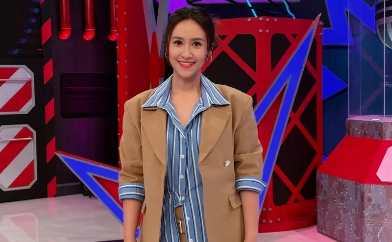 ▲Sandy近日在《小姐不熙娣》自爆曾經有一次遲到10分鐘，現場都還沒有人知道，沒想到經紀人竟在門口大叫道歉，之後還一一向每個人彎腰屈膝道歉，讓她超傻眼心想：全場都知道了。（圖／吳姍儒 Sandy Wu FB）