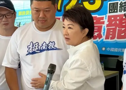 ▲盧秀燕摸著游顥的肚子說，個子這麼大也累到倒下，她很心疼。（圖／立委游顥提供，2025.08.16）