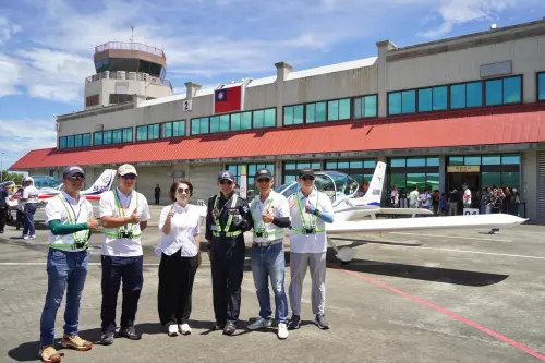 ▲乘坐輕航機擁有獨特的山海美景。（圖／屏東縣府提供）