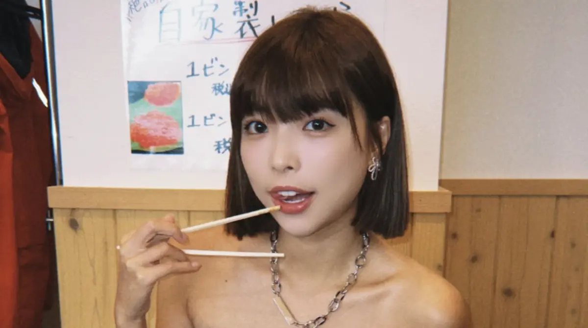 ▲YouTuber一隻阿圓（如圖）擁有超過91萬人次訂閱，近日向粉絲分享過往癌病史，曾因癌腫瘤包覆腎臟，住院開刀切除，她樂觀地將其視為「活下來的證明」，直呼人生不再一新追求完美，「那對我來說才像一場詛咒。」（圖／翻攝自一隻阿圓IG＠nanaciaociao）