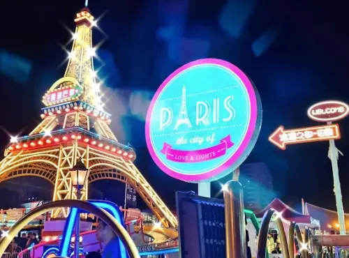 中壢仁海宮夜市除了有400攤位美食外，還打造遊樂園區域，高達19種遊樂設施讓小朋友玩瘋。（圖/Google評價）