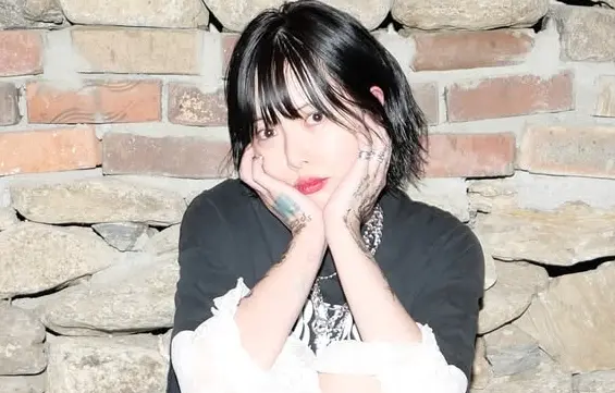 ▲泫雅曾以Wonder Girls出道，後因健康問題退出，之後再與4minute一起出道，但因個人活動大成功，團內人氣不均，最終解散，還傳出是因公司只要泫雅才解散，而之後成員聚會都獨缺泫雅，不合說因此瘋傳，就連泫雅婚禮，也沒有成員出席。（圖／泫雅IG@hyunah_aa）